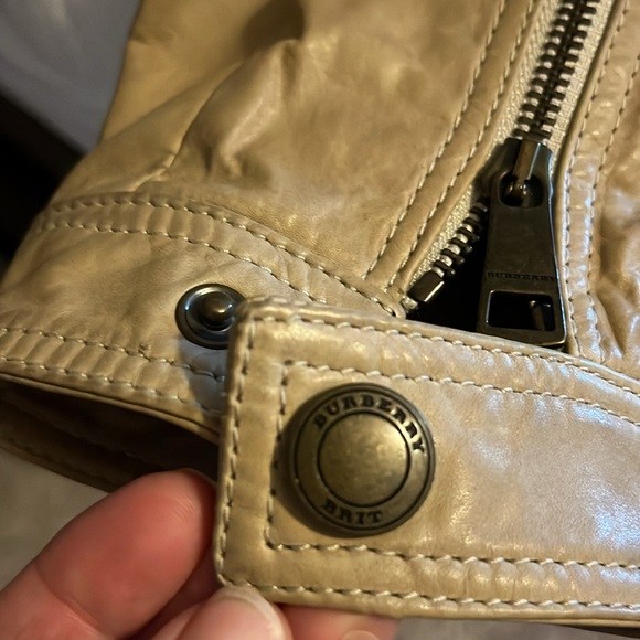 Women's Burberry leather jacket - Picture 6 of 14